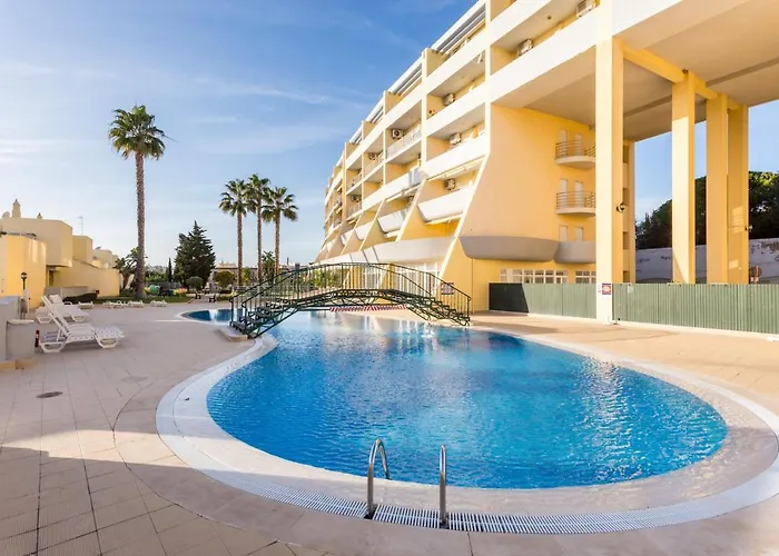 Im On Meia Terrasse 아파트 *